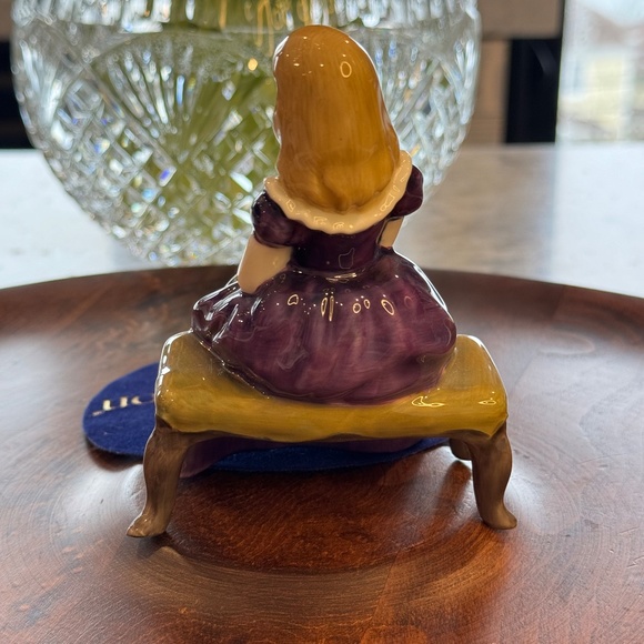 Royal Doulton miniature figurine "Affection" HN 2236. Girl with bunny sitting. - Picture 3 of 8